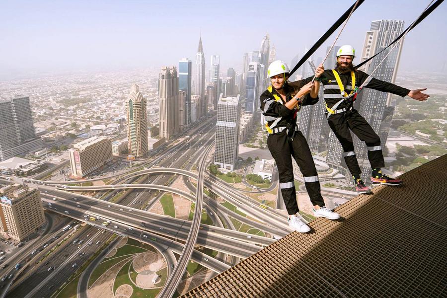 سكاي فيوز دبي تجربة المشي على الحافة