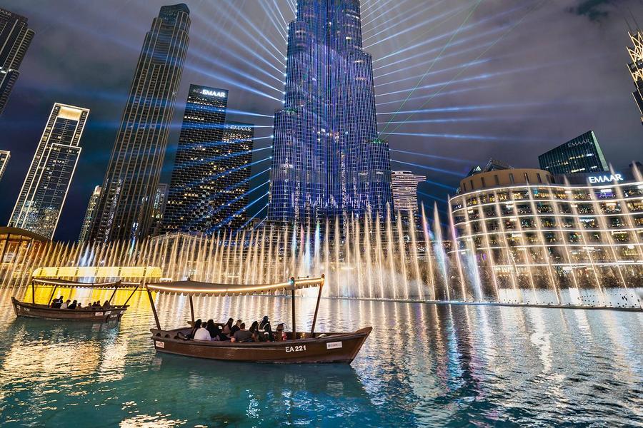 نافورة دبي الراقصة مع برج خليفة