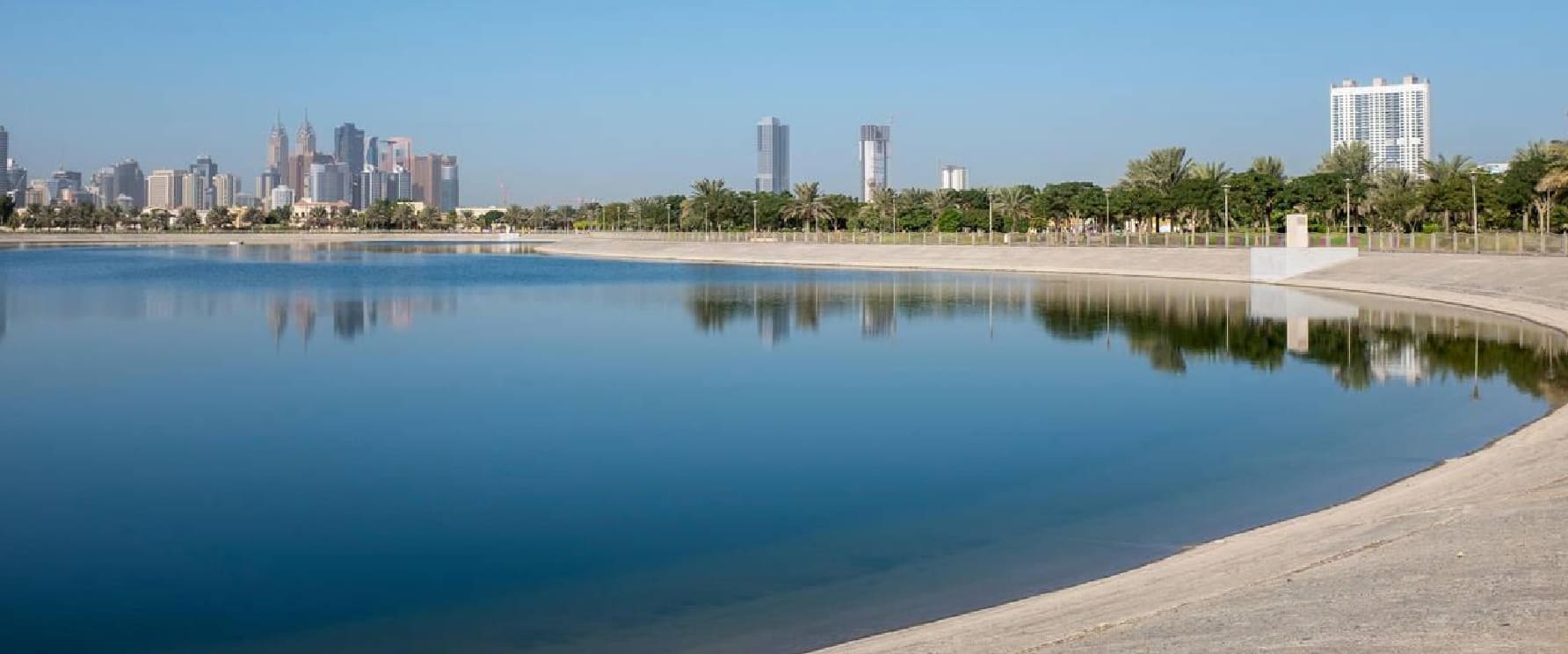 Al Barsha Pond Park free family park with jogging track in Dubai