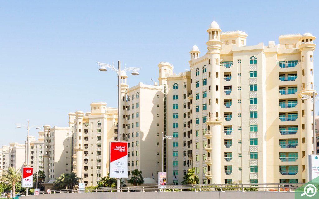 Palm Jumeirah luxury flats shoreline apartments view