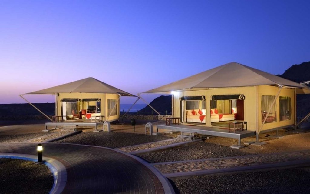 خيم بيئية فاخرة للإقامة في محمية رأس الجنز