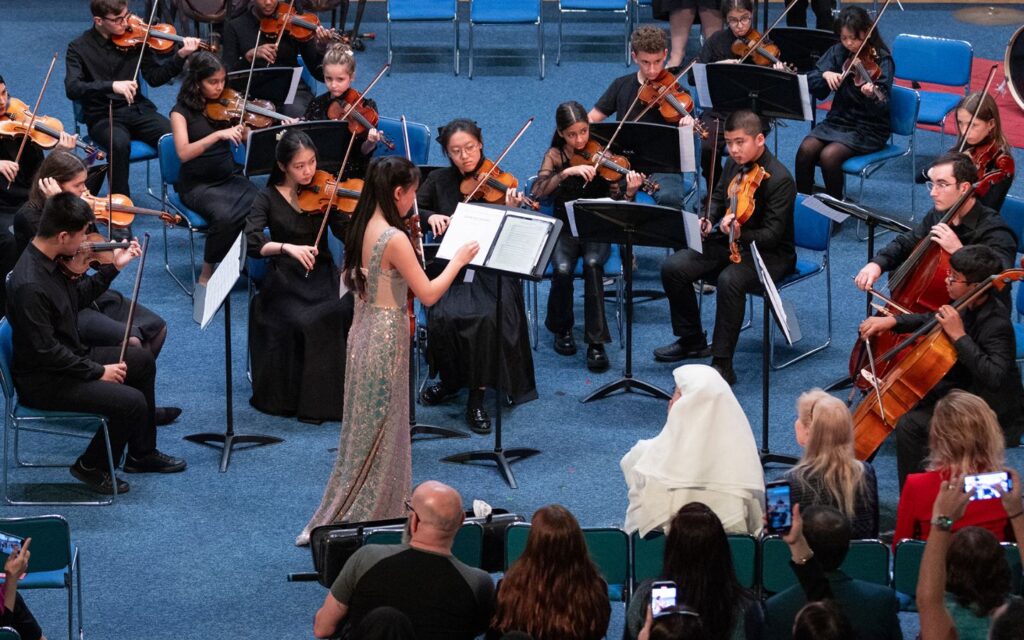 audience at Abu Dhabi Festival cultural performance
