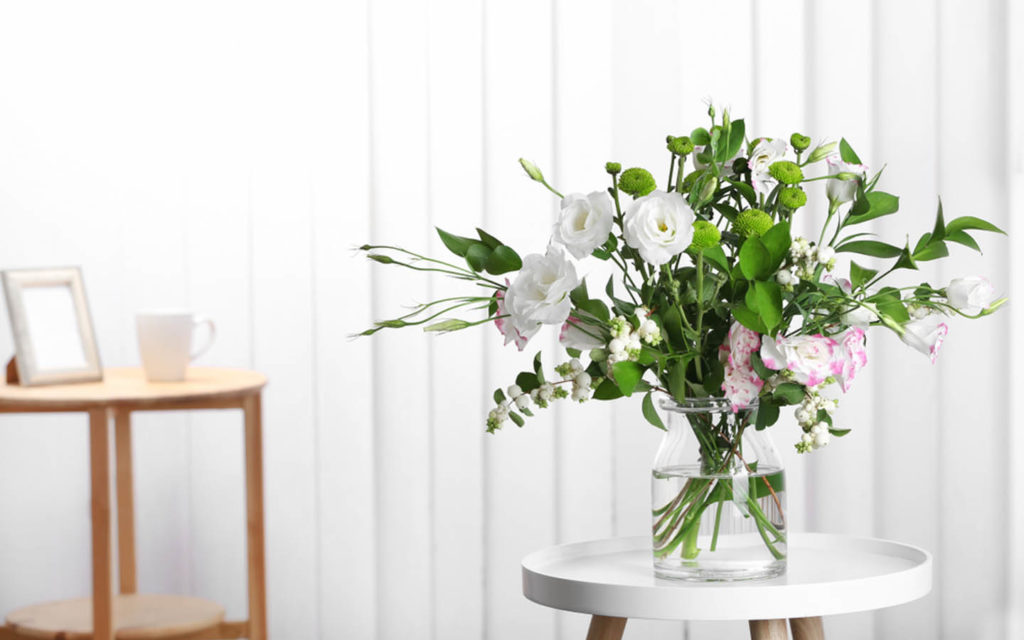 fresh flowers on a table bringing positive energy to a Dubai home