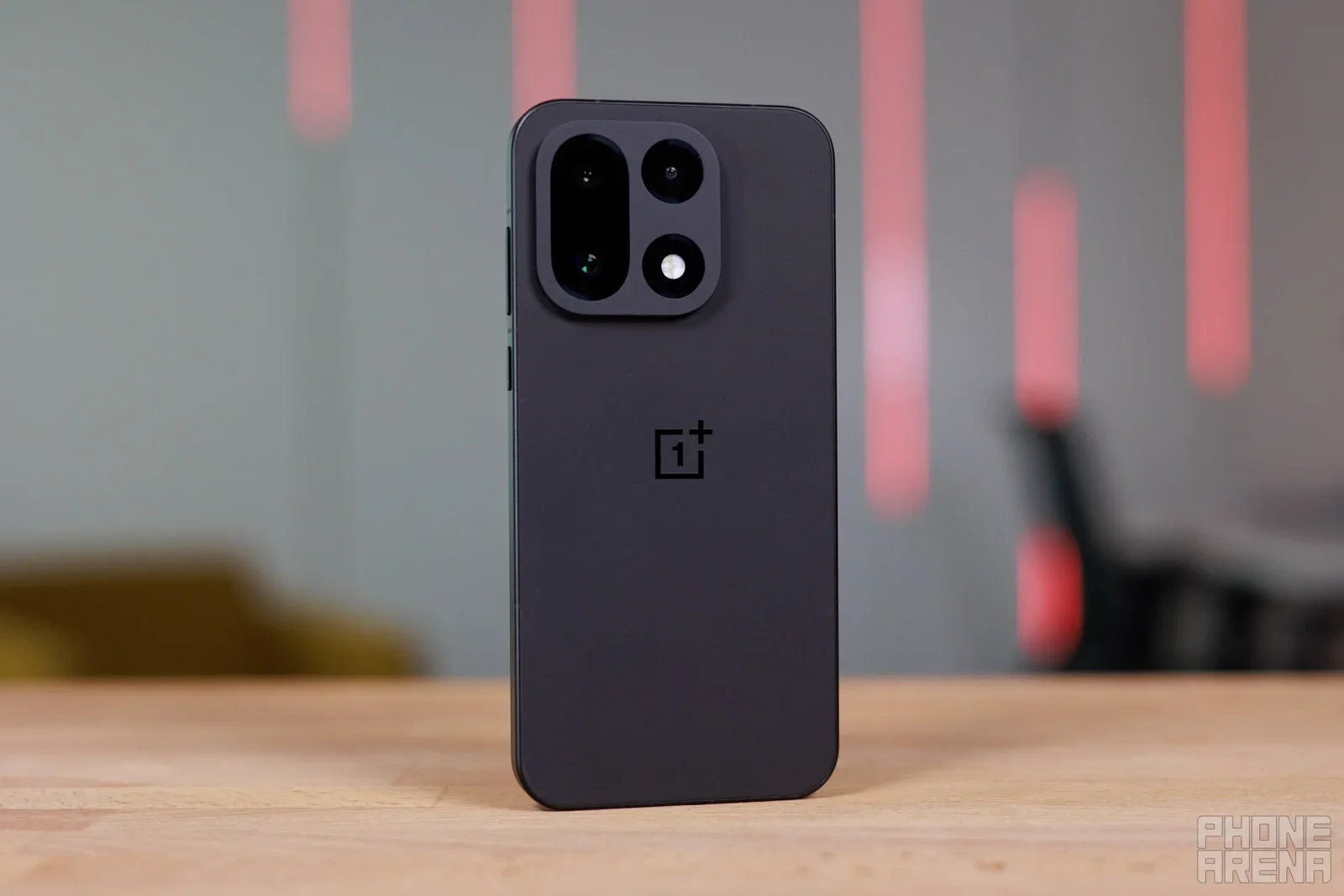 OnePlus 15 camera design comparison