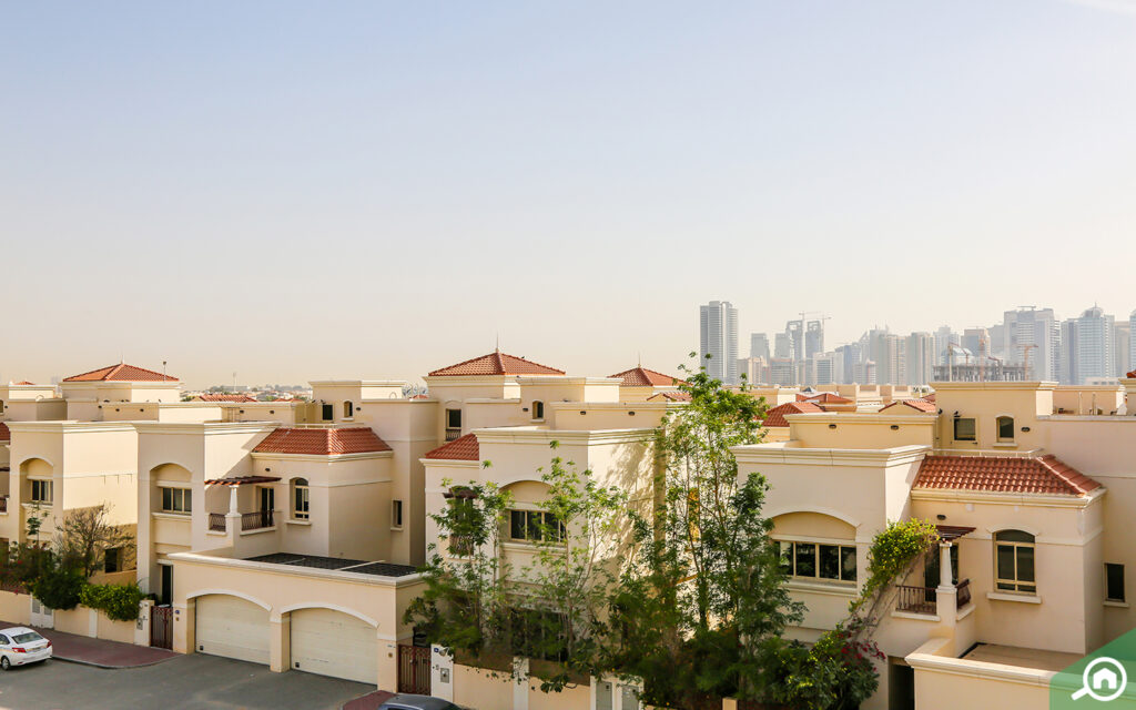 Large, centrally located villas in Al Barsha – popular with Indian families