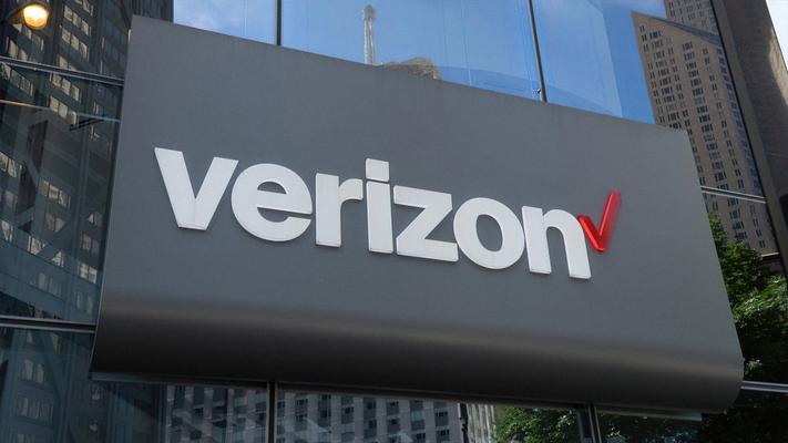 T-Mobile vs Verizon vs AT&T: H2 2025 Network Tests Crown New Champion