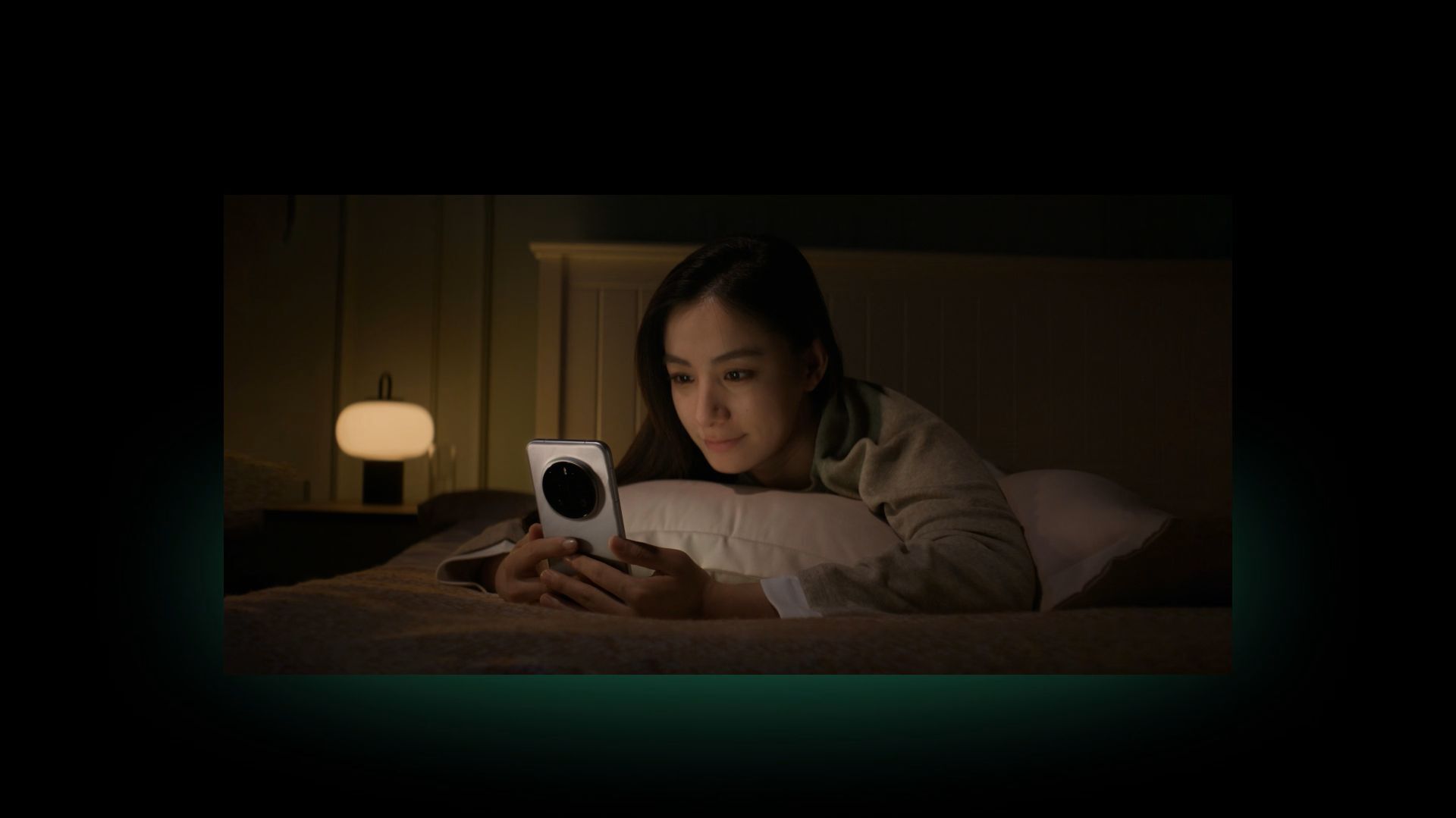 Phone adjusts parameters depending on surroundings and time of day