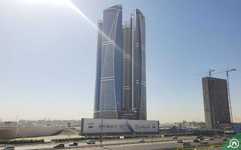 الواجهة الخارجية لأبراج داماك باي باراماونت في بزنس باي