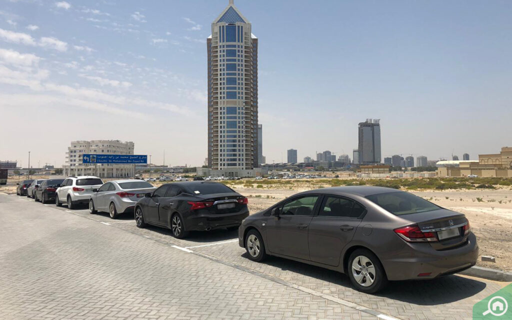 مواقف سيارات في أرجان دبي