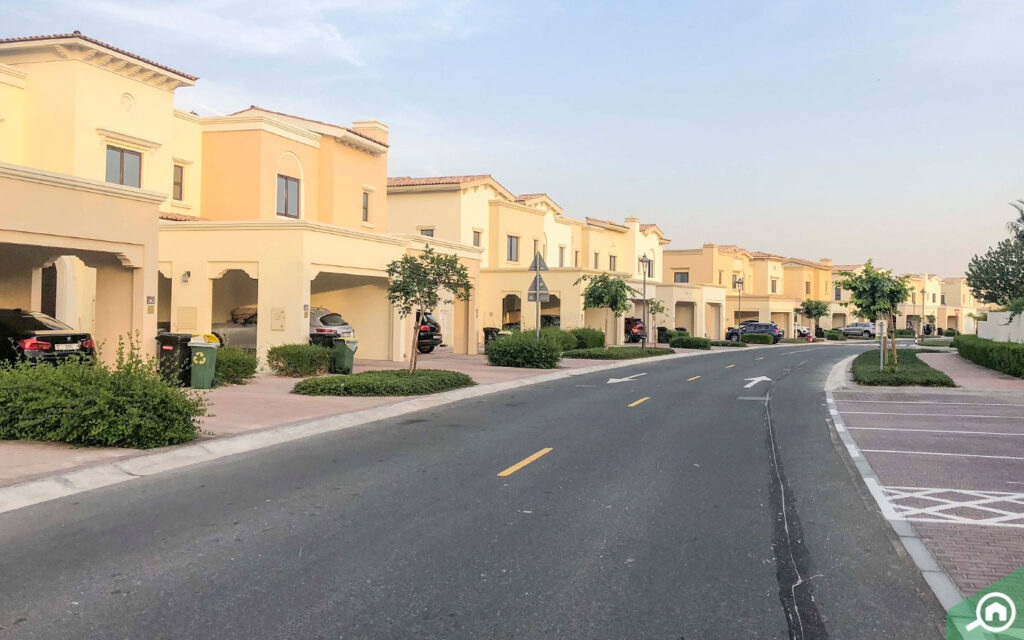 villas in Mira Dubai community with landscaped streets and parks
